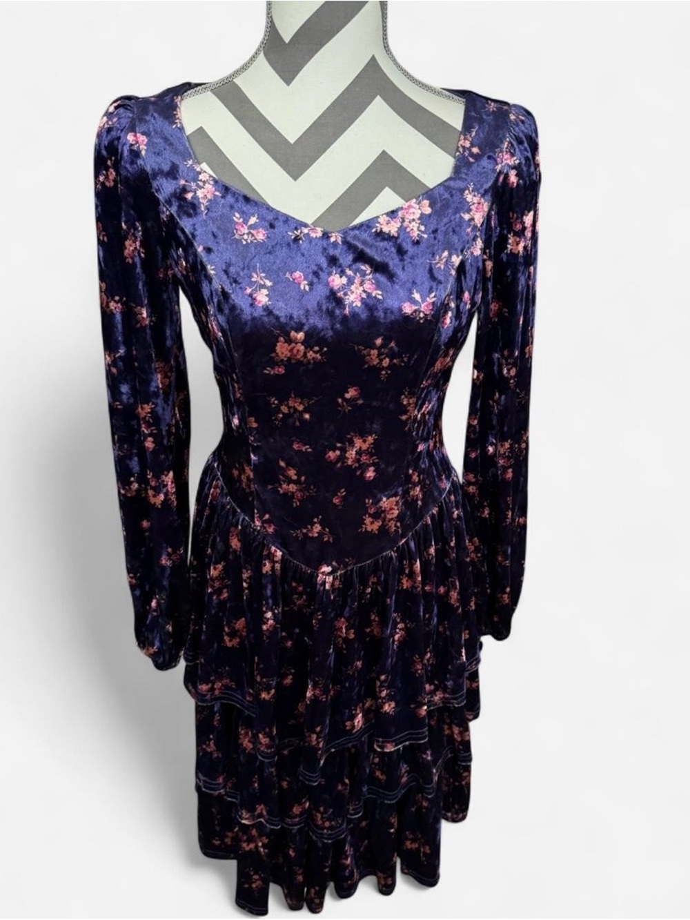 Ivy City Co. Nikki Dress | S |
Purple Floral Velvet